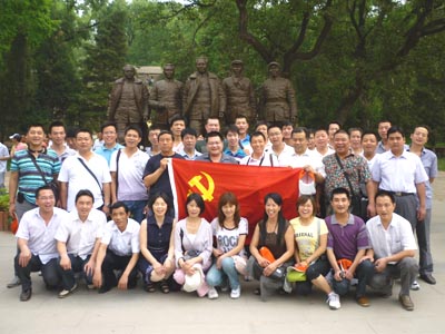 公司組織黨員、干部、先進工作者前往延安考察學習