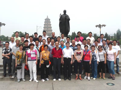 公司組織黨員、干部、先進工作者參觀楊家?guī)X、棗園（延園）等革命舊址