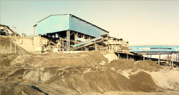 四臺(tái)GPY200圓錐破碎機(jī)