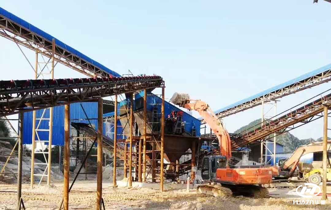 立式復合破碎機和振動篩在廣西武鳴投產(chǎn)