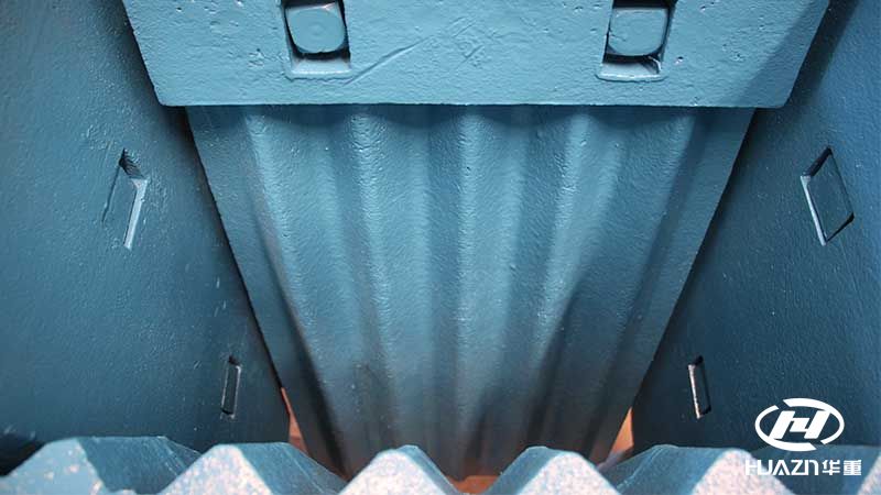 顎式破碎機(jī)進(jìn)料口