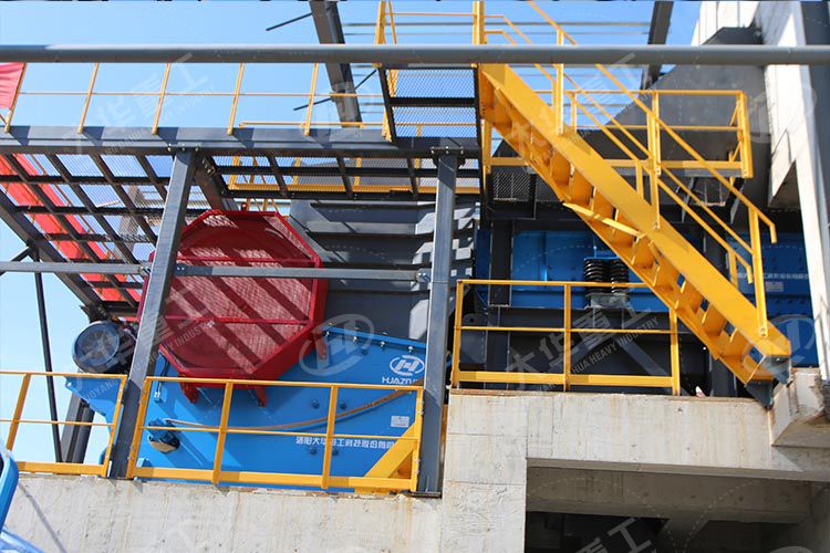 立式?jīng)_擊破碎機(jī)加工石英砂的工藝流程