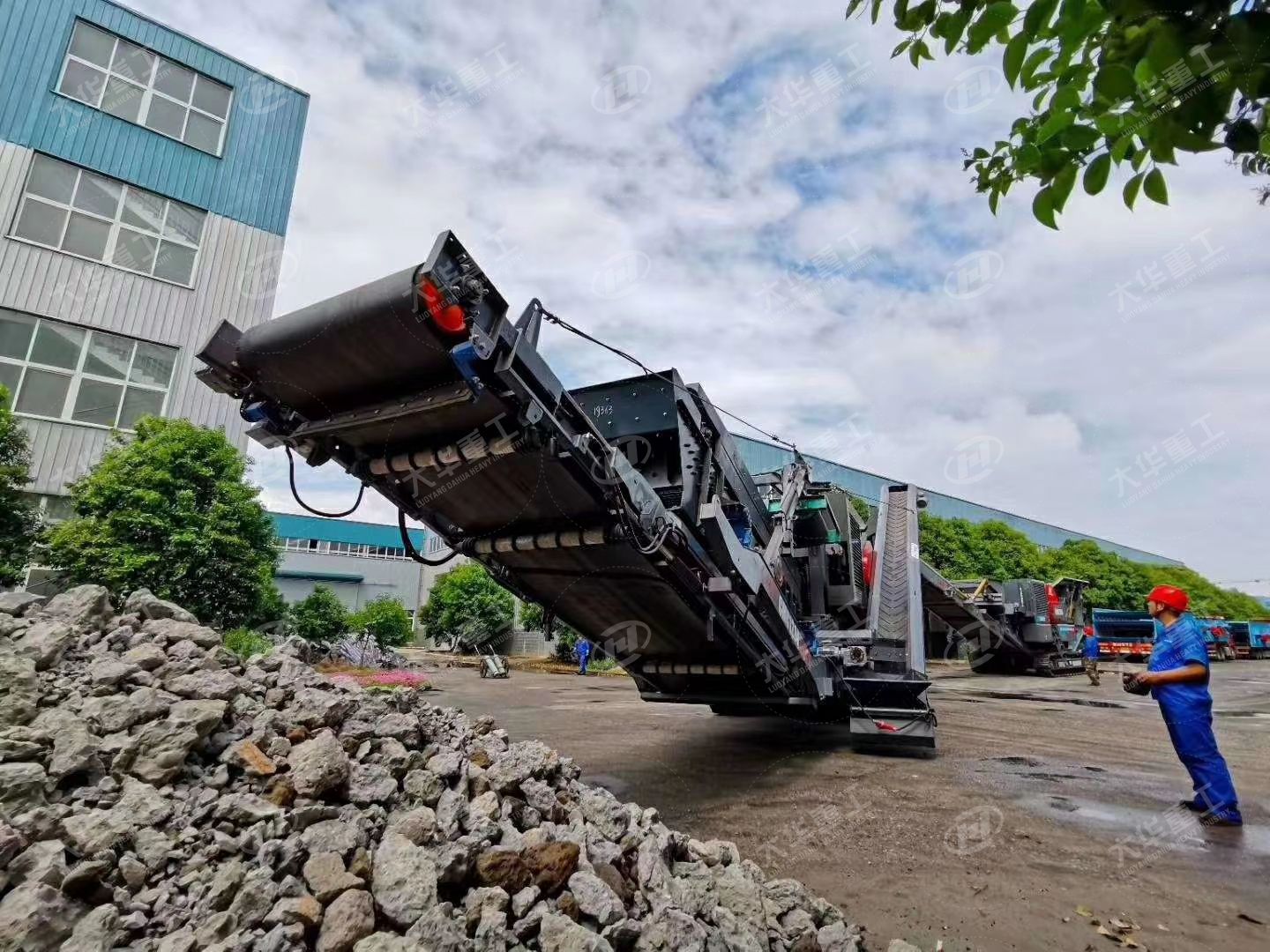 大華重工履帶式移動(dòng)破碎站：靈動(dòng)高效，重塑破碎篩分新格局